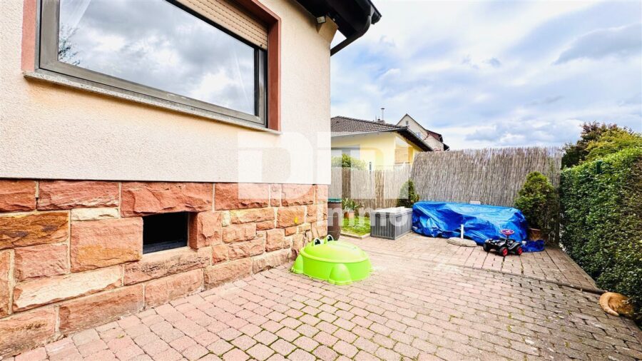 Helle Dreizimmerwohnung mit Terrasse + Stellplatz in saniertem Zweifamilienhaus - Terrasse